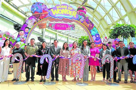 crystal pavilion okada photos|Noel Bazaar ushers in holiday shopping season at Okada Manila.